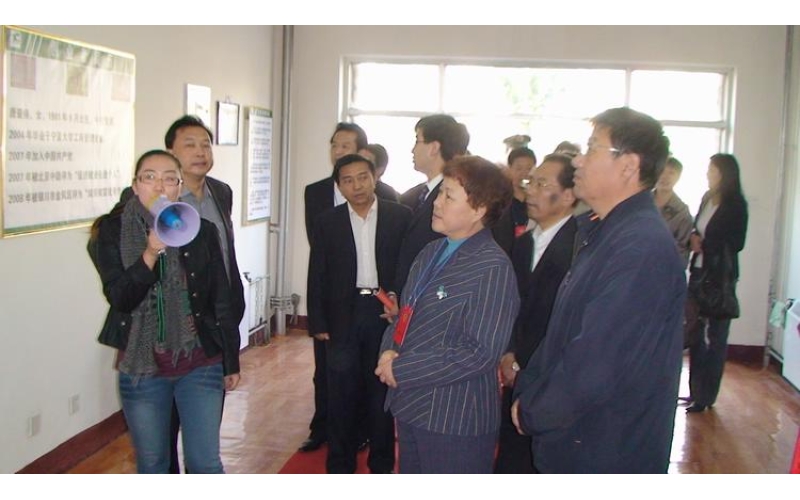 全國政協(xié)十一屆委員會委員、第六屆全國人大代表洪梅香蒞臨公司指導(dǎo)工作